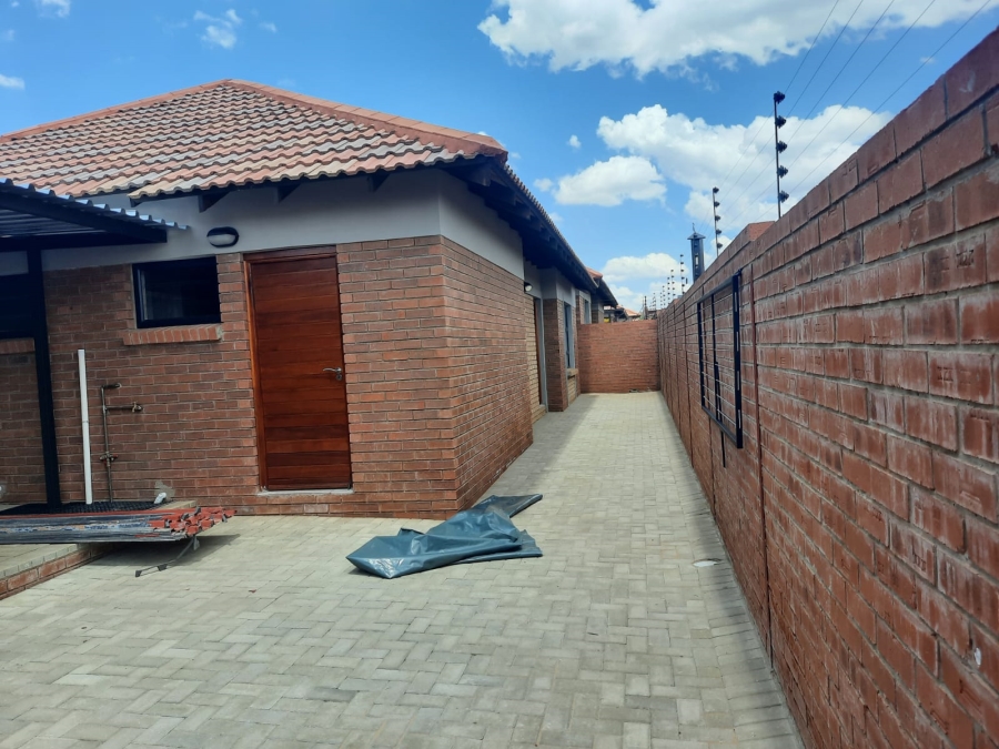 To Let 3 Bedroom Property for Rent in Langenhovenpark Free State